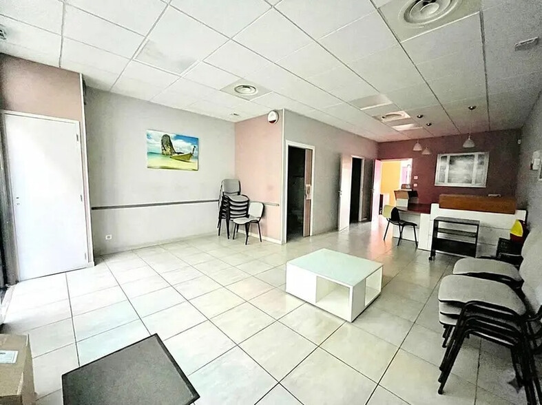 Bureau dans Puget-sur-Argens à louer - Photo intérieure – Image 3 sur 4