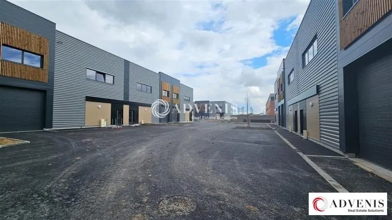 Local d’activités dans Sainghin-en-Mélantois à louer - Photo de l’immeuble – Image 1 sur 7