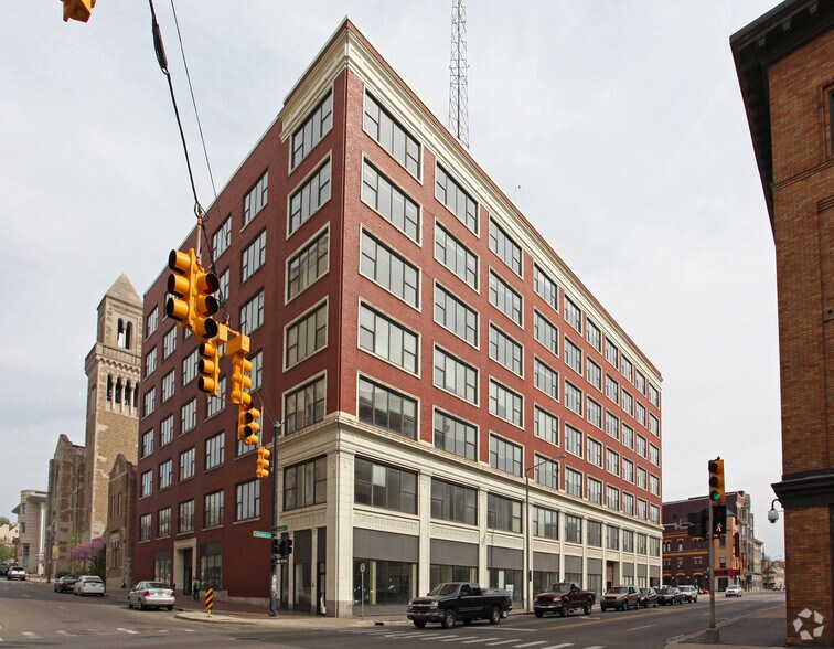 56 Division Ave N, Grand Rapids, MI à vendre - Photo de l’immeuble – Image 1 sur 6
