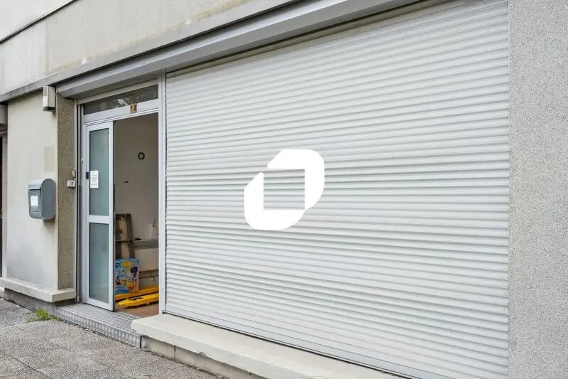 Immeuble residentiel dans Courbevoie à vendre - Photo de l’immeuble – Image 1 sur 8
