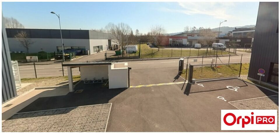 Local d’activités dans Bourgoin-Jallieu à louer Photo de l’immeuble– Image 1 sur 7