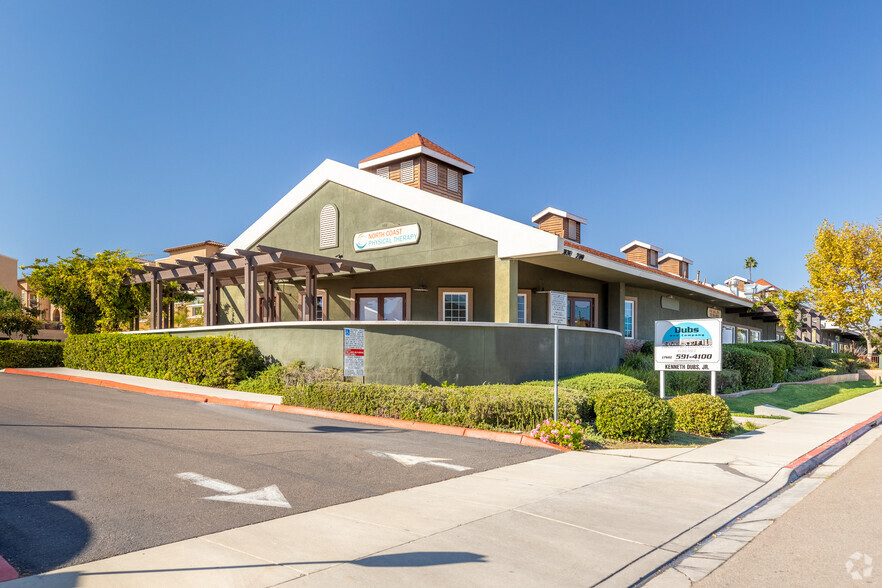1030 La Bonita Dr, San Marcos, CA à louer - Photo de l’immeuble – Image 2 sur 11
