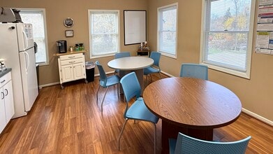 7181 Chagrin Rd, Chagrin Falls, OH à louer Photo intérieure– Image 1 sur 5