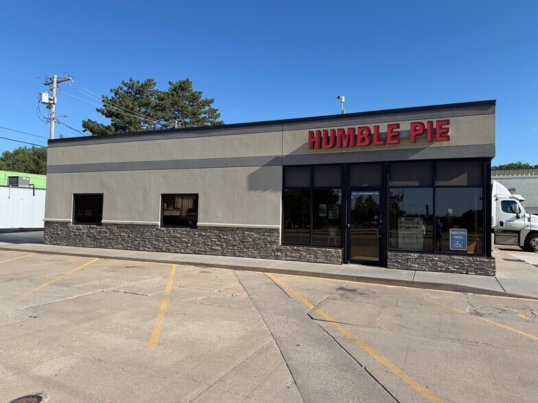 730 E 1st St, Pratt, KS à vendre - Photo de l’immeuble – Image 1 sur 12