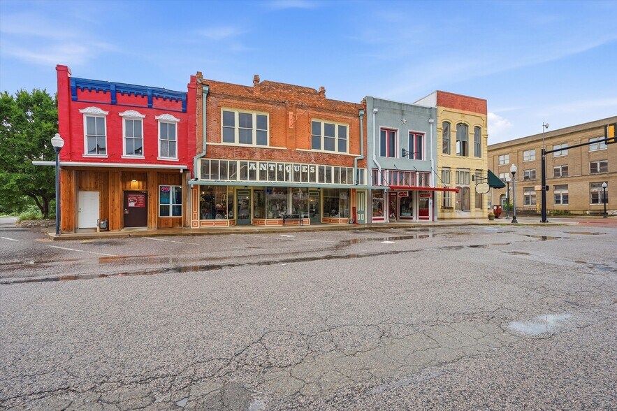 321 N Main St, Bonham, TX à vendre - Photo de l’immeuble – Image 2 sur 29