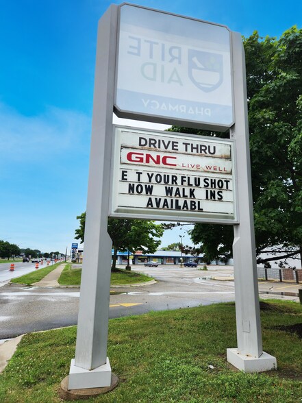 35250 S Gratiot Ave, Clinton Township, MI à vendre - Photo de l’immeuble – Image 3 sur 5