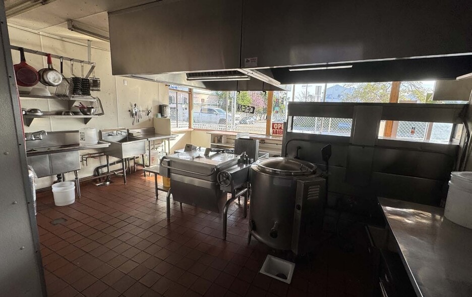 901 S Pacific Ave, San Pedro, CA à vendre - Photo intérieure – Image 3 sur 5