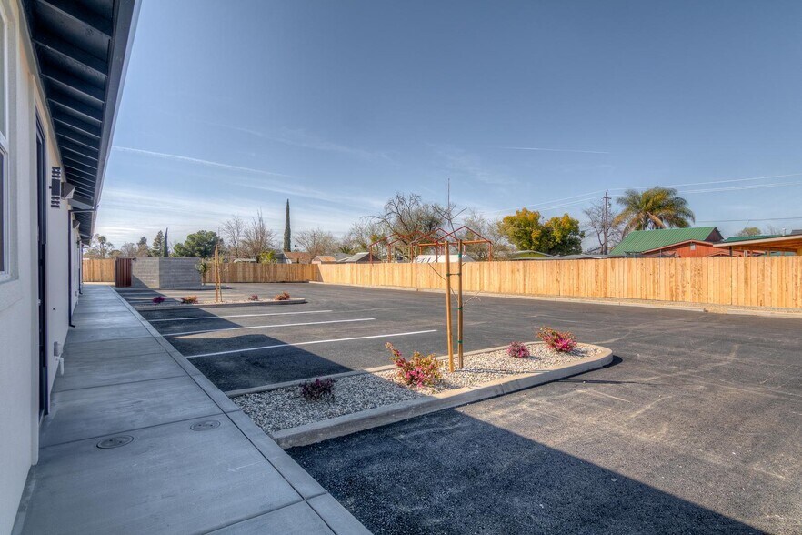 4736 Fleming Way, Olivehurst, CA à vendre - Photo de l’immeuble – Image 2 sur 44