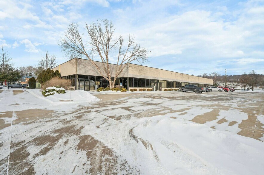 13390 York Rd, North Royalton, OH à vendre - Photo de l’immeuble – Image 2 sur 6