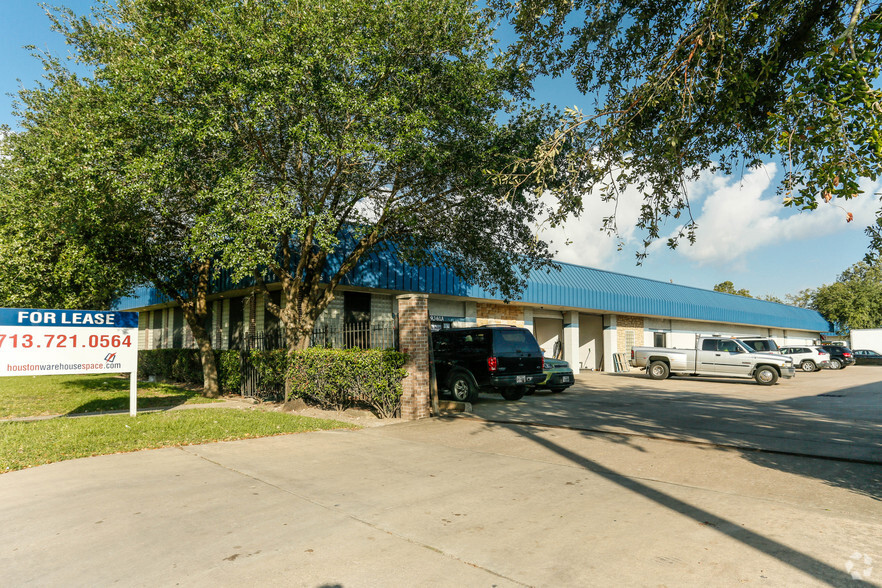 9361 Winkler Dr, Houston, TX à louer - Photo principale – Image 1 sur 6