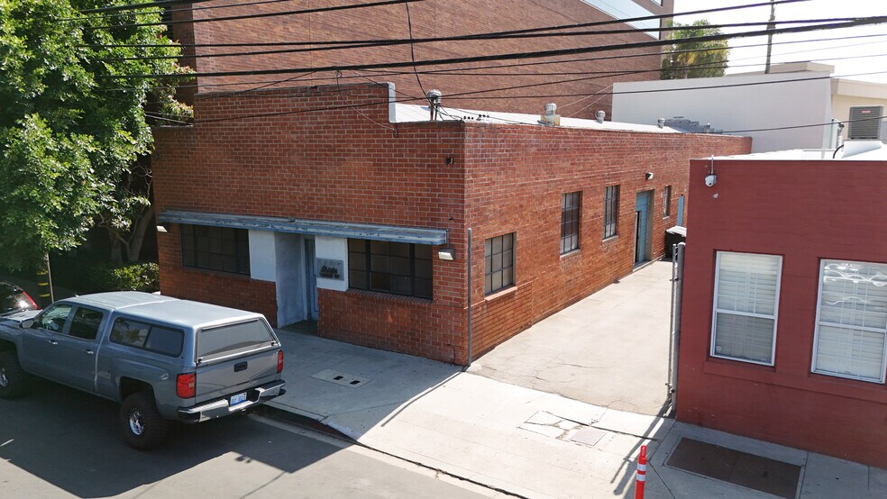 11856 Mississippi Ave, Los Angeles, CA à vendre - Photo de l’immeuble – Image 3 sur 25