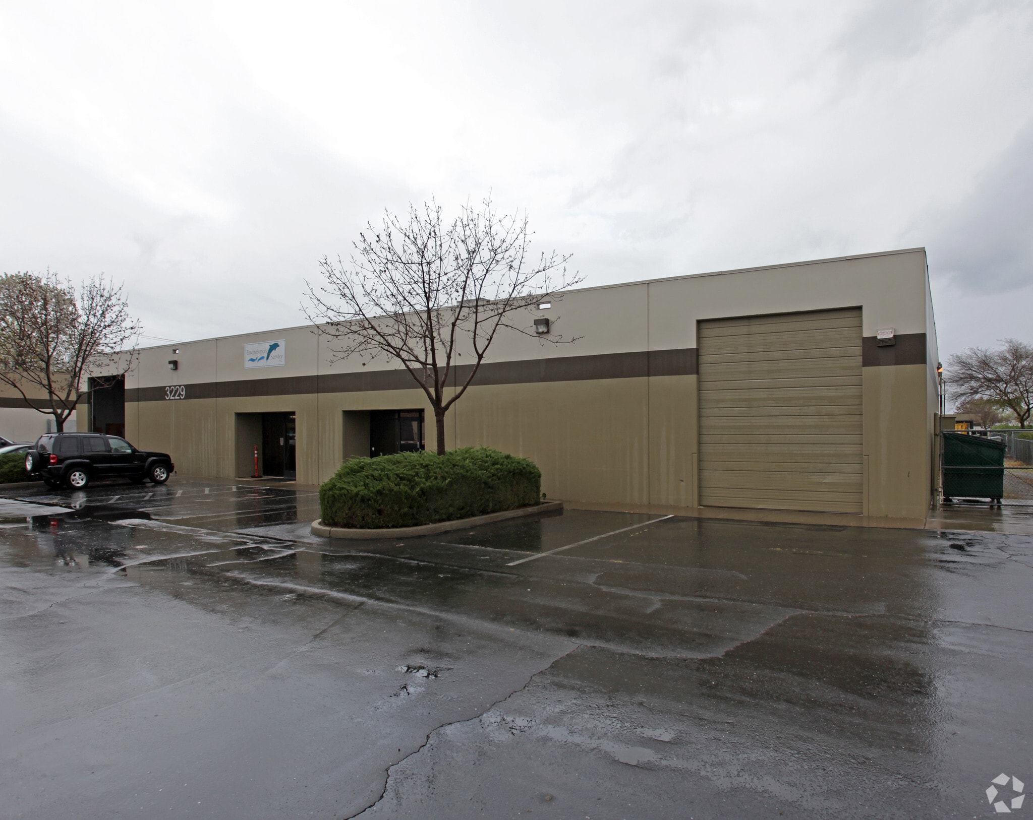 3229 Fitzgerald Rd, Rancho Cordova, CA à louer Photo principale– Image 1 sur 5