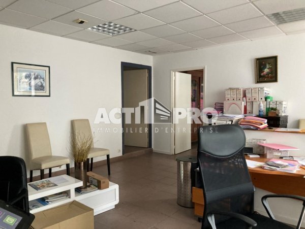 Local d'activités dans Saint-Paul-de-Fenouillet à vendre Photo intérieure– Image 1 sur 5