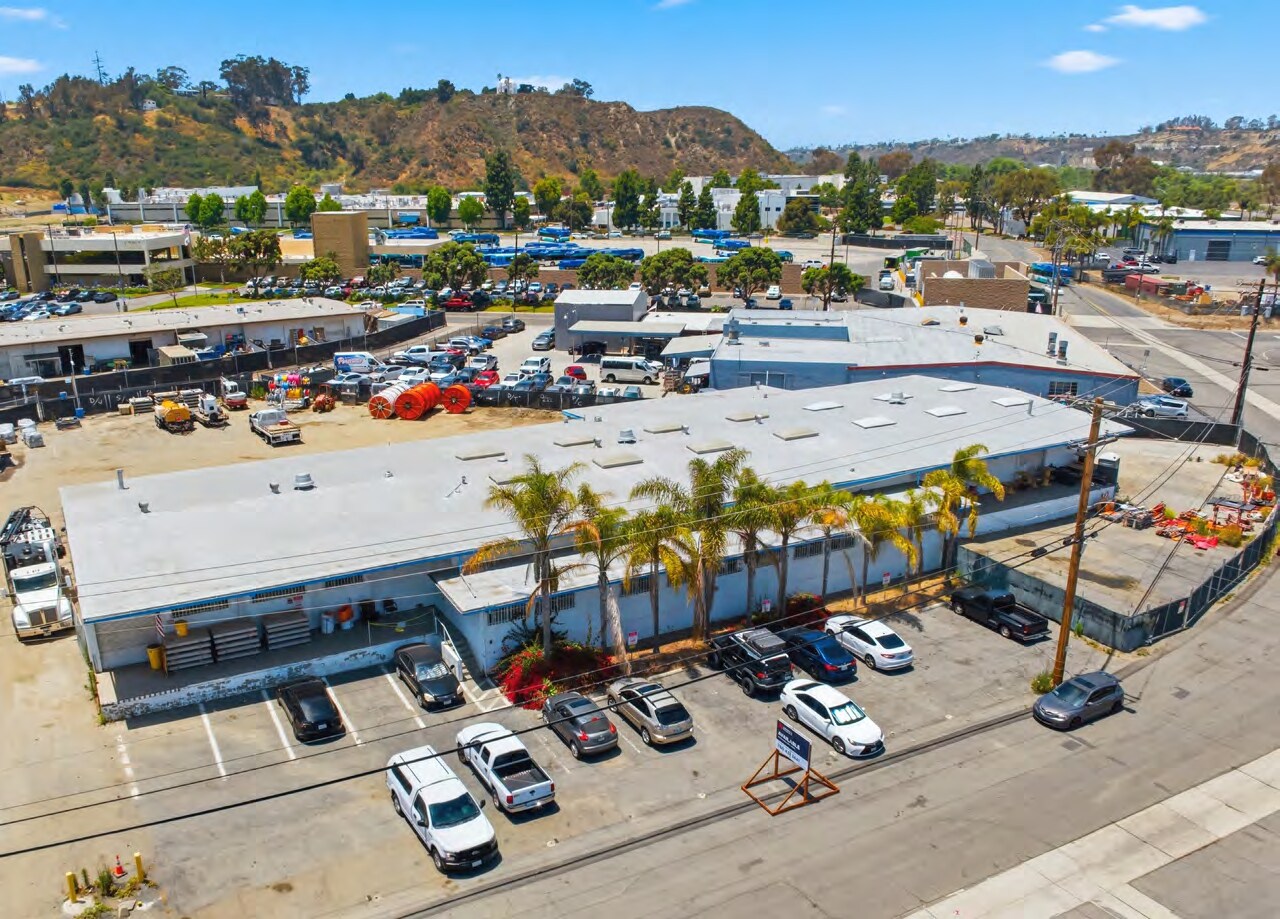 395 Via Del Monte, Oceanside, CA à louer Photo de l’immeuble– Image 1 sur 4