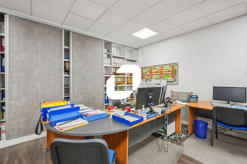 Bureau dans Asnières-sur-Seine à vendre - Photo intérieure – Image 2 sur 11