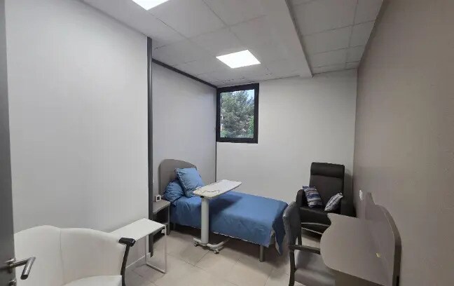 Bureau dans La Seyne-sur-Mer à vendre - Photo de l’immeuble – Image 2 sur 8