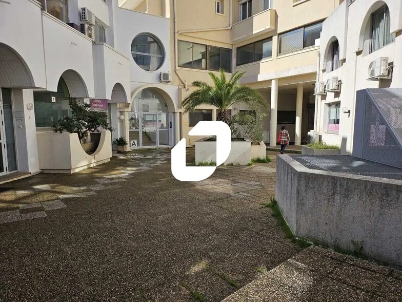 Local commercial dans Montpellier à louer - Photo de l’immeuble – Image 2 sur 12