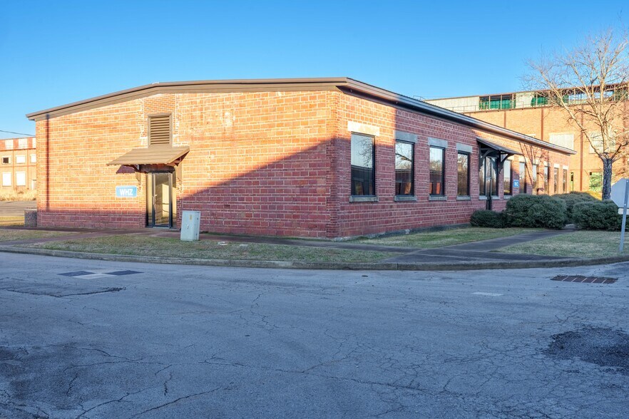 415 Franklin D Roosevelt Dr, Muscle Shoals, AL à louer - Photo de l’immeuble – Image 3 sur 30