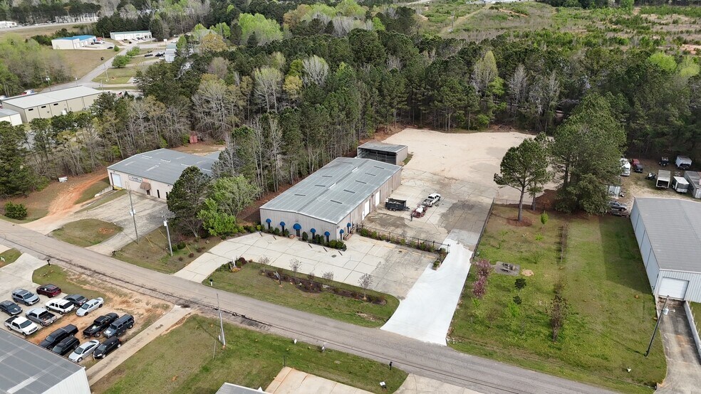 109 Corporate Park East Dr, Lagrange, GA à louer - Photo principale – Image 1 sur 3