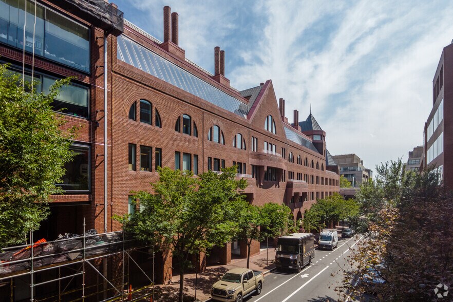 1025 Thomas Jefferson St NW, Washington, DC à louer - Photo de l’immeuble – Image 2 sur 6