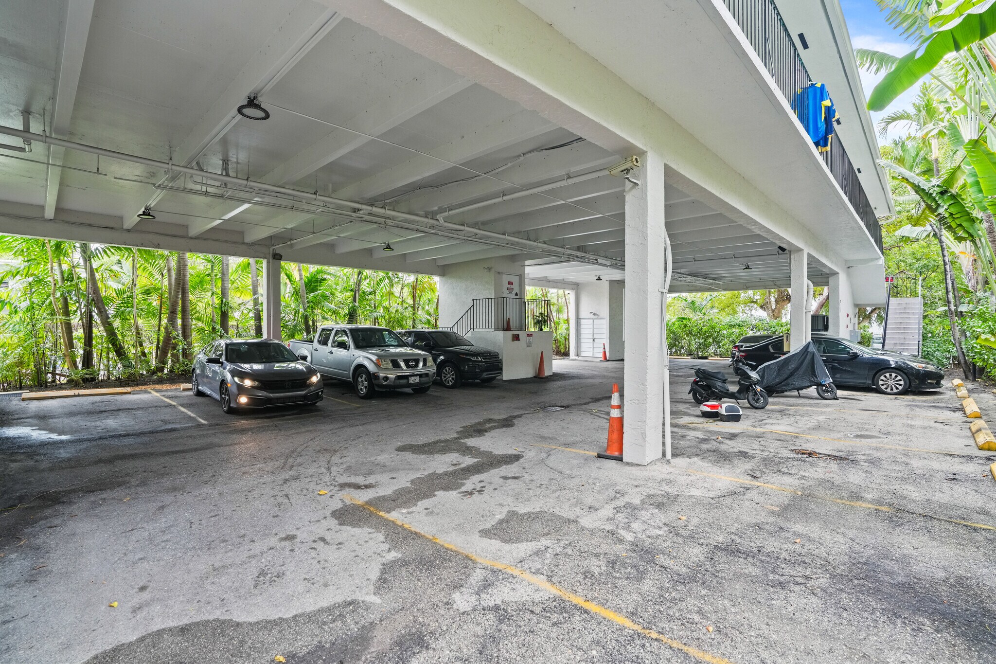 So. Beach 29-Unit Multifamily Portfolio portefeuille de 2 biens à vendre sur LoopNet.fr Photo principale– Image 1 sur 45