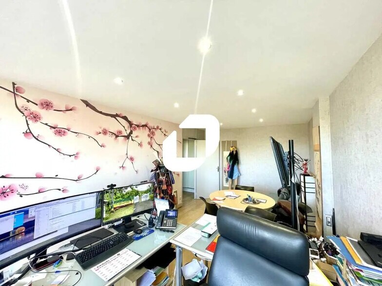 Bureau dans Bron à vendre - Photo de l’immeuble – Image 3 sur 12
