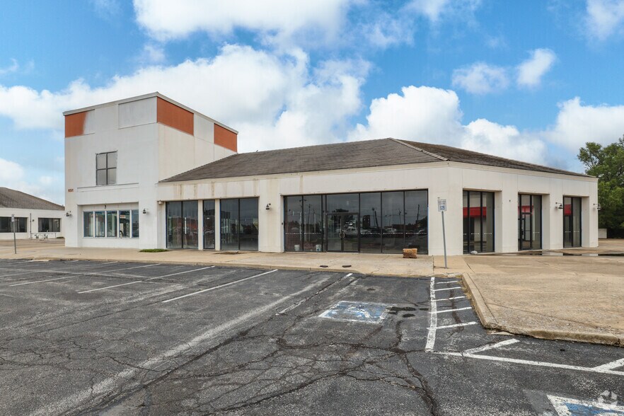 8321 E 61st St, Tulsa, OK à vendre - Photo de l’immeuble – Image 2 sur 5