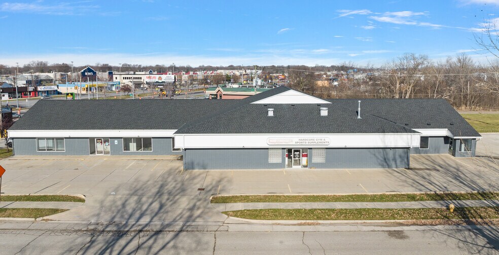 34736 S Gratiot Ave, Clinton Township, MI à vendre - Photo de l’immeuble – Image 1 sur 4