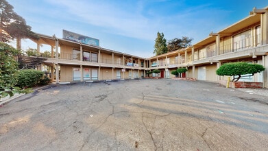10901 MacArthur Blvd, Oakland, CA à louer Photo de l’immeuble– Image 1 sur 10