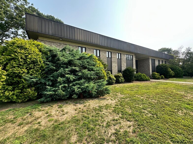 106 Nate Whipple Hwy, Cumberland, RI à louer - Photo de l’immeuble – Image 3 sur 15