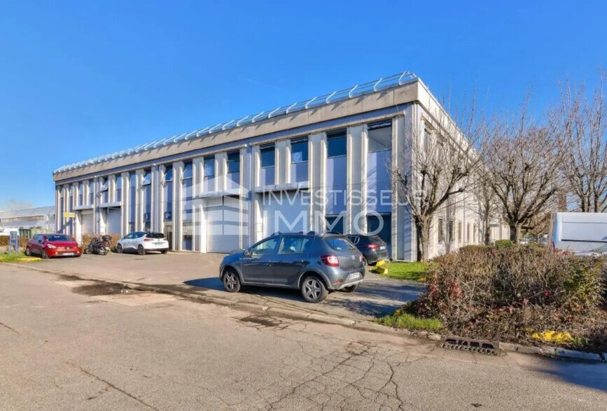 Local d’activités dans Aulnay-sous-Bois à louer - Photo de l’immeuble – Image 2 sur 5