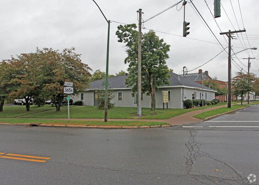201 Cedar St, Oneida, NY à vendre - Photo de l’immeuble – Image 2 sur 2