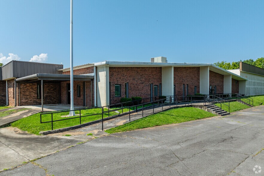 121 Alsonia St, Estill Springs, TN à louer - Photo de l’immeuble – Image 3 sur 35
