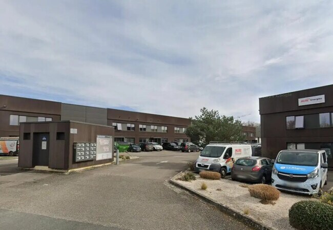 Plus de détails pour Local d'activités à louer