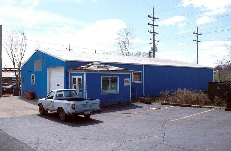 43 E Illinois Ave, Aurora, IL à vendre - Photo principale – Image 1 sur 1