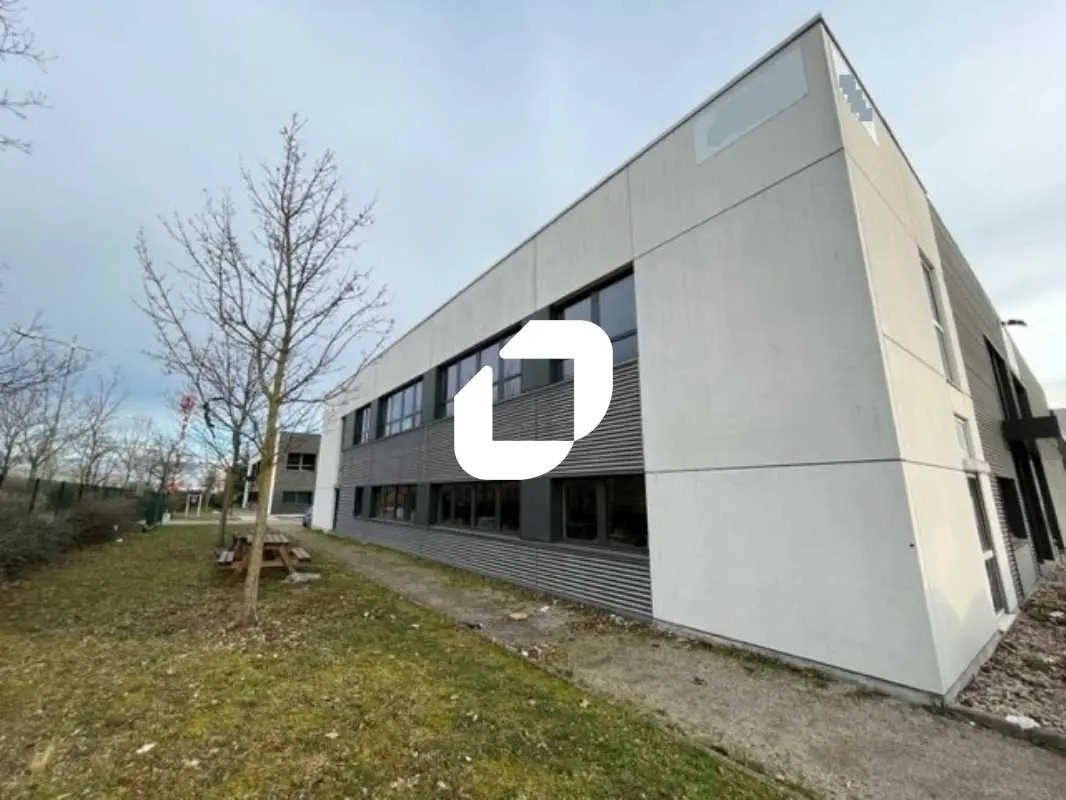 Local d’activités dans Saint-Priest à louer Photo de l’immeuble– Image 1 sur 14