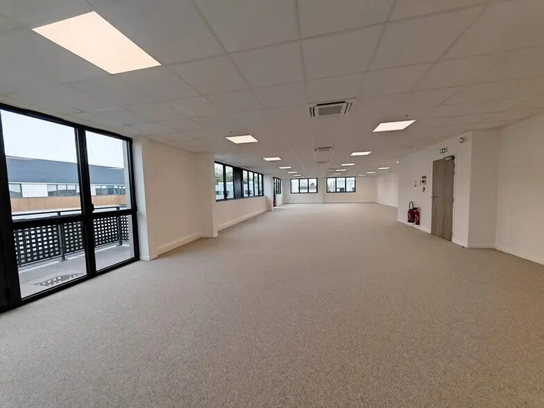 Industriel/Logistique dans Chalifert à louer - Photo de l’immeuble – Image 2 sur 6