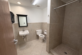 1504 Brookhollow Dr, Santa Ana, CA à louer Photo intérieure– Image 2 sur 3