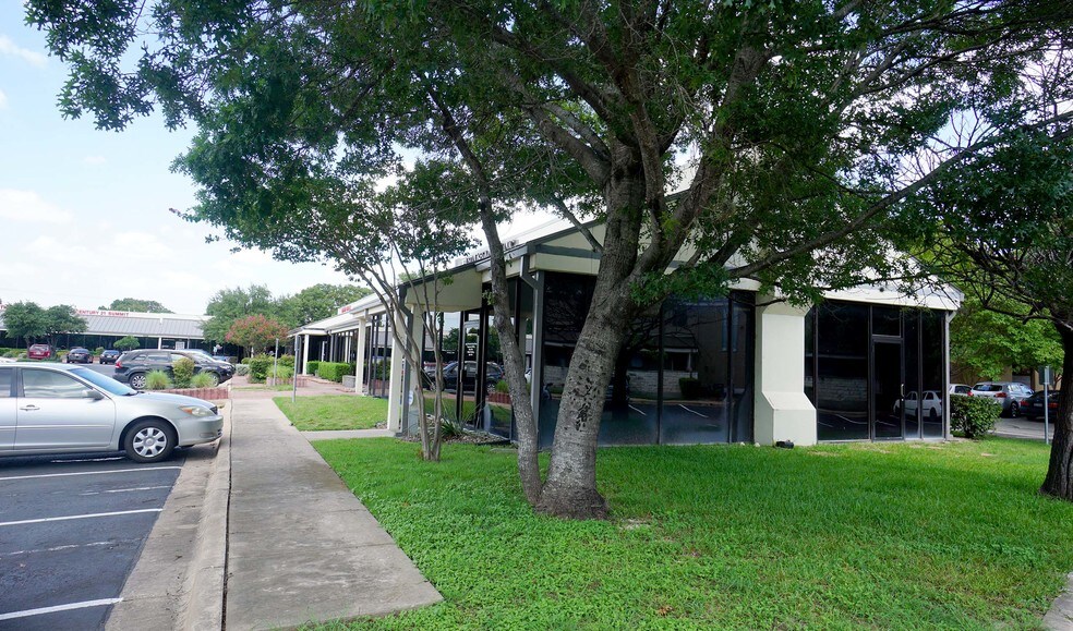 894 Summit St, Round Rock, TX à louer - Photo de l’immeuble – Image 3 sur 8