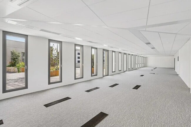 Plus de détails pour Bureau, Local d'activités à louer