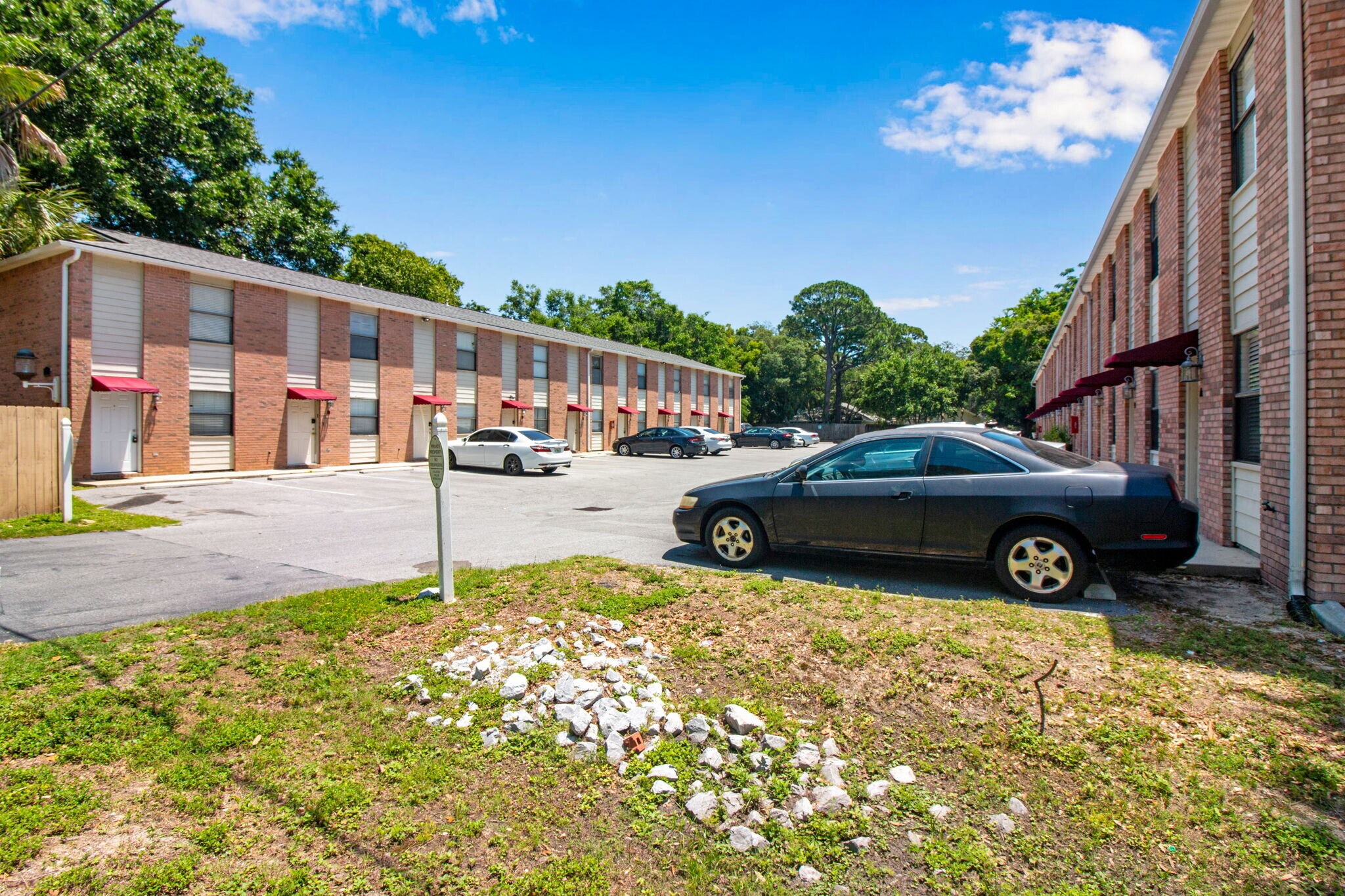 Turkey Creek and Hammocks Townhomes portefeuille de 2 biens à vendre sur LoopNet.fr Photo principale– Image 1 sur 8