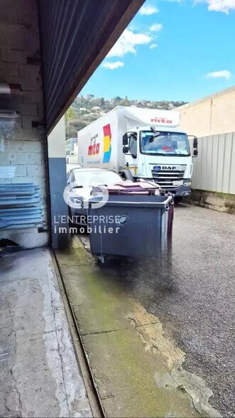 Industriel/Logistique dans Saint-Laurent-du-Var à louer - Photo de l’immeuble – Image 3 sur 10