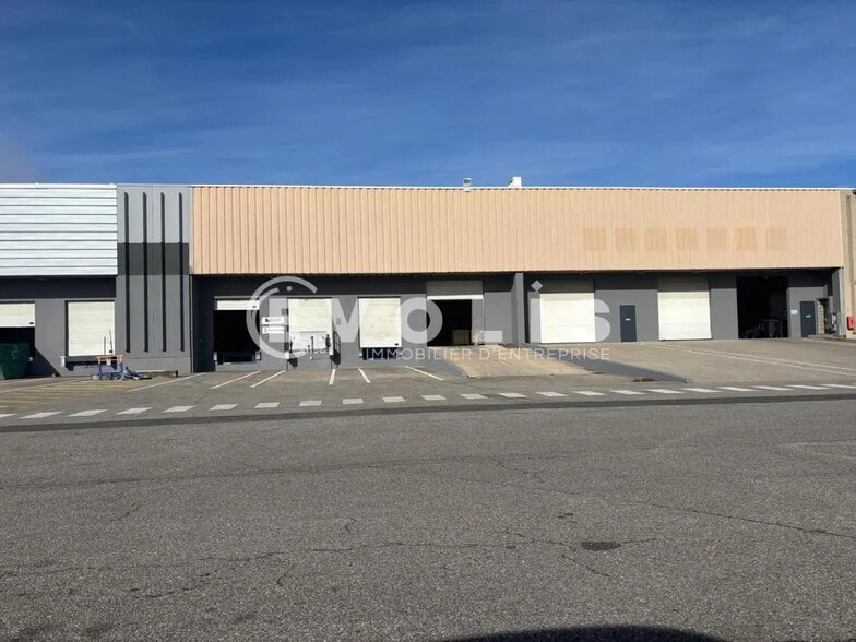 11 Avenue Du 24 Août 1944, Corbas à louer - Photo de l’immeuble – Image 3 sur 18