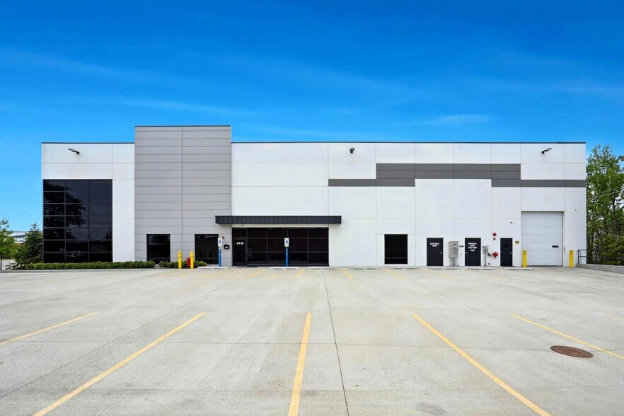 2710 United Ln, Elk Grove Village, IL à louer - Photo de l’immeuble – Image 3 sur 13