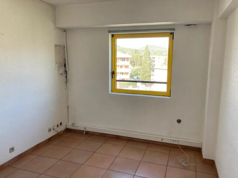 Bureau dans Brignoles à louer - Photo intérieure – Image 3 sur 6