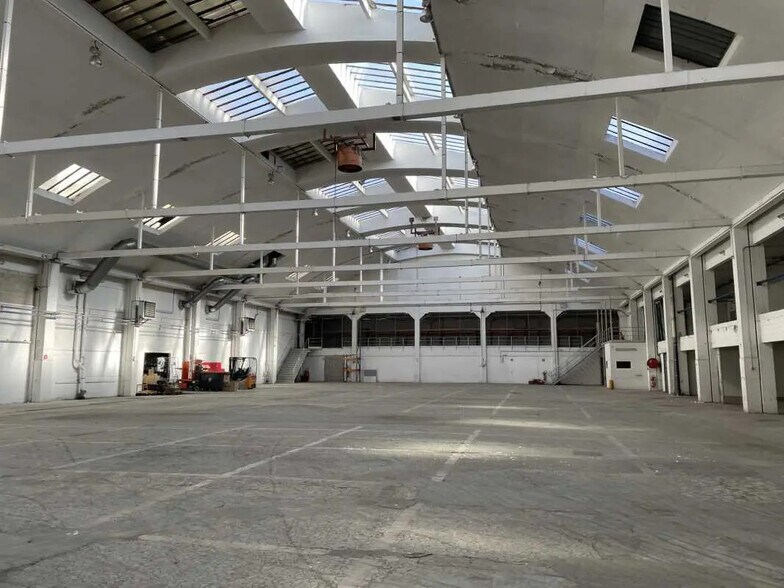 Local commercial dans La Courneuve à louer - Photo de l’immeuble – Image 2 sur 11