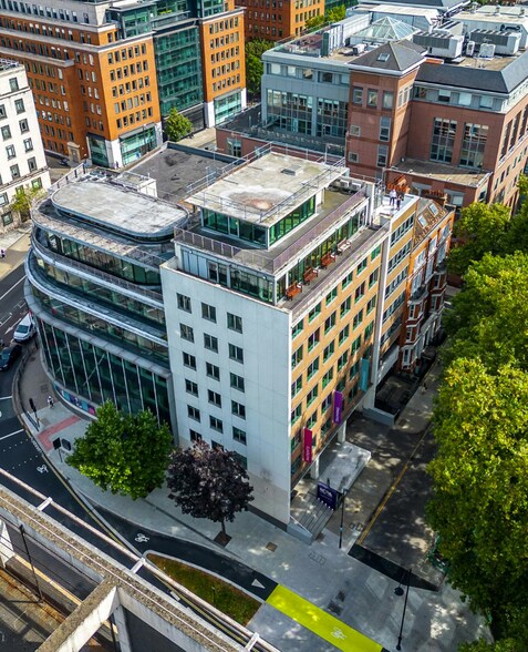 34 Red Lion Sq, Londres à louer - Photo de l’immeuble – Image 1 sur 3