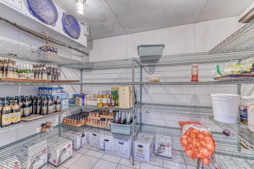 512 Royal Gorge Blvd, Canon City, CO à vendre - Photo intérieure – Image 3 sur 89