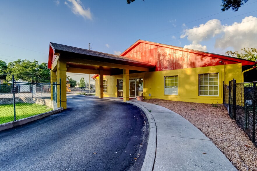 8816 W Robson St, Tampa, FL à vendre - Photo de l’immeuble – Image 2 sur 15