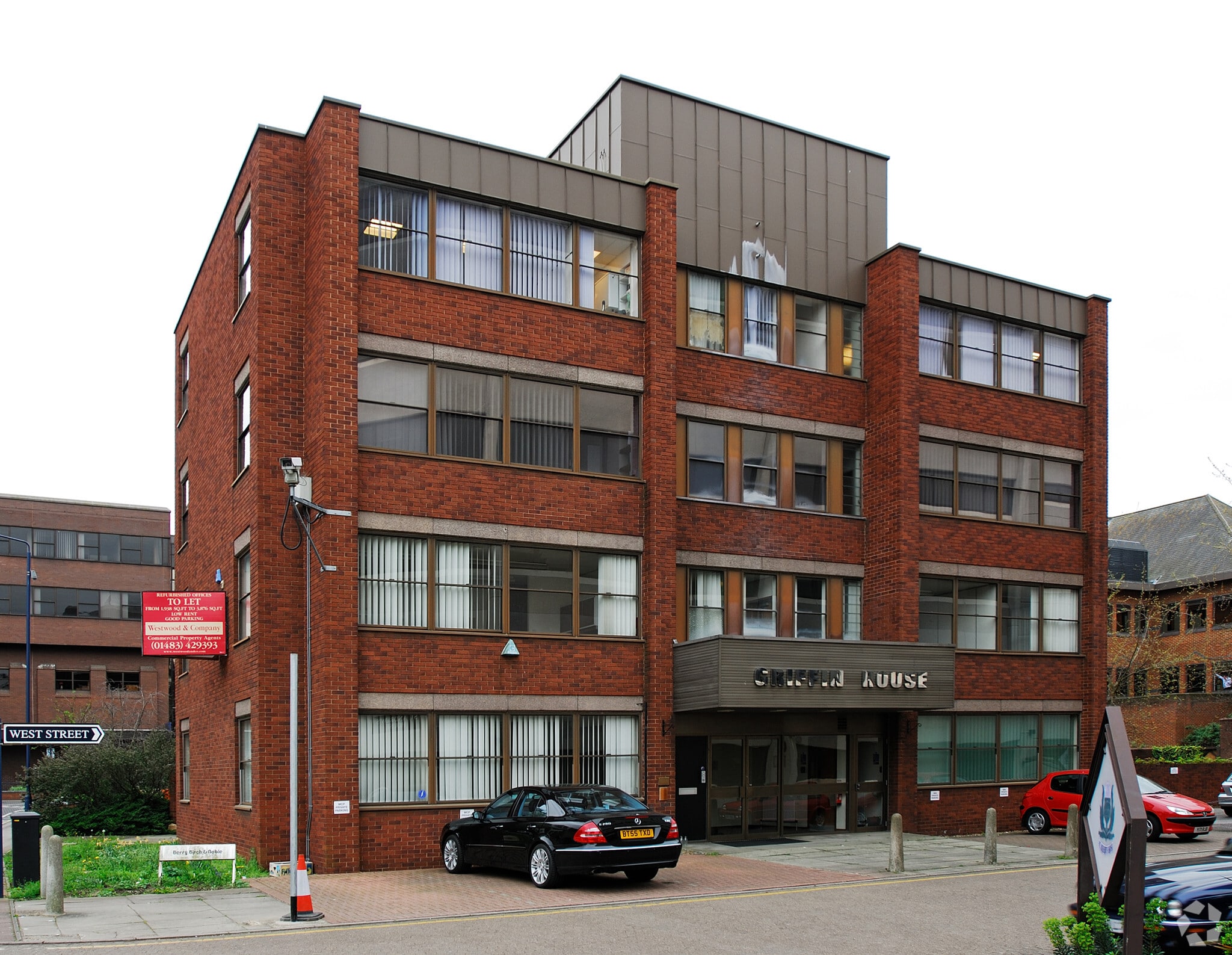 West St, Woking à louer Photo principale– Image 1 sur 14